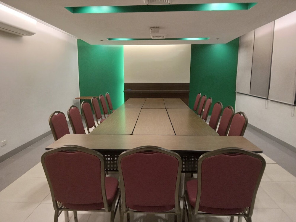 Go Hotels Otis Manila 39/49