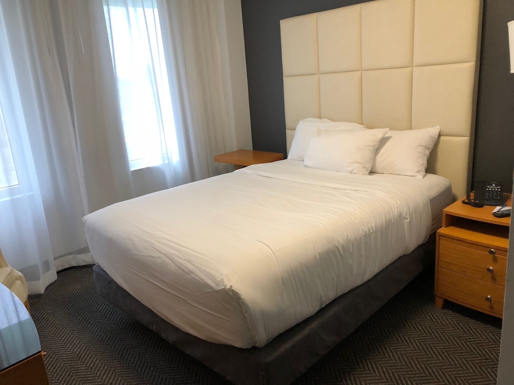 Streamline Hotel 13/50