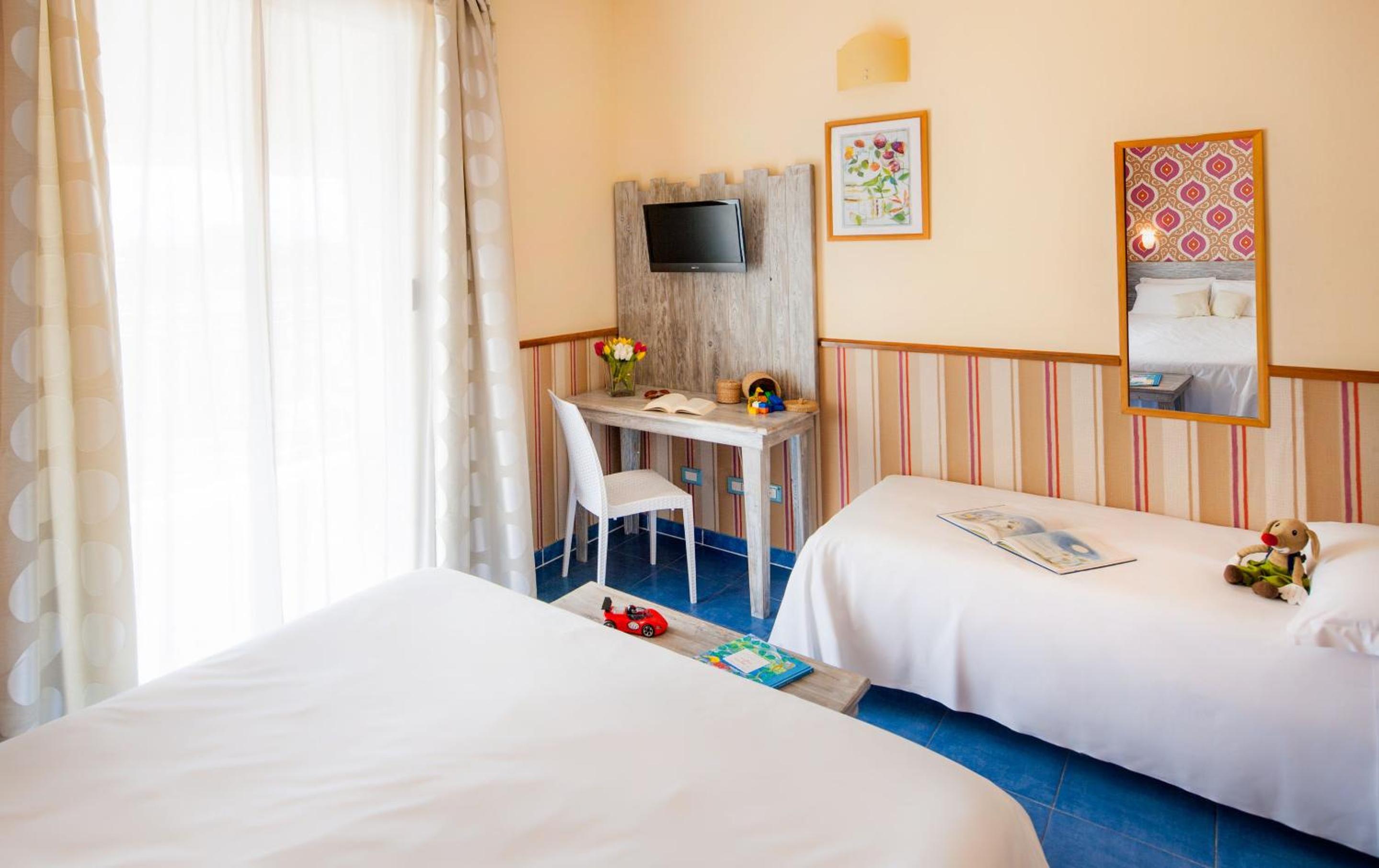 ROOM, TRIPLE