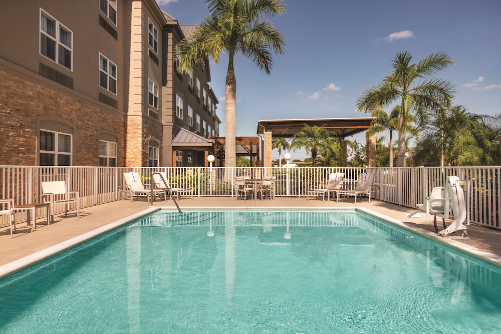 Country Inn & Suites by Radisson, Bradenton-Lakewood Ranch, FL 28/32