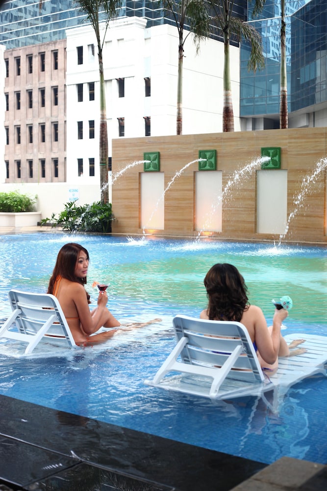 The Exchange Regency Residence Hotel 7/66