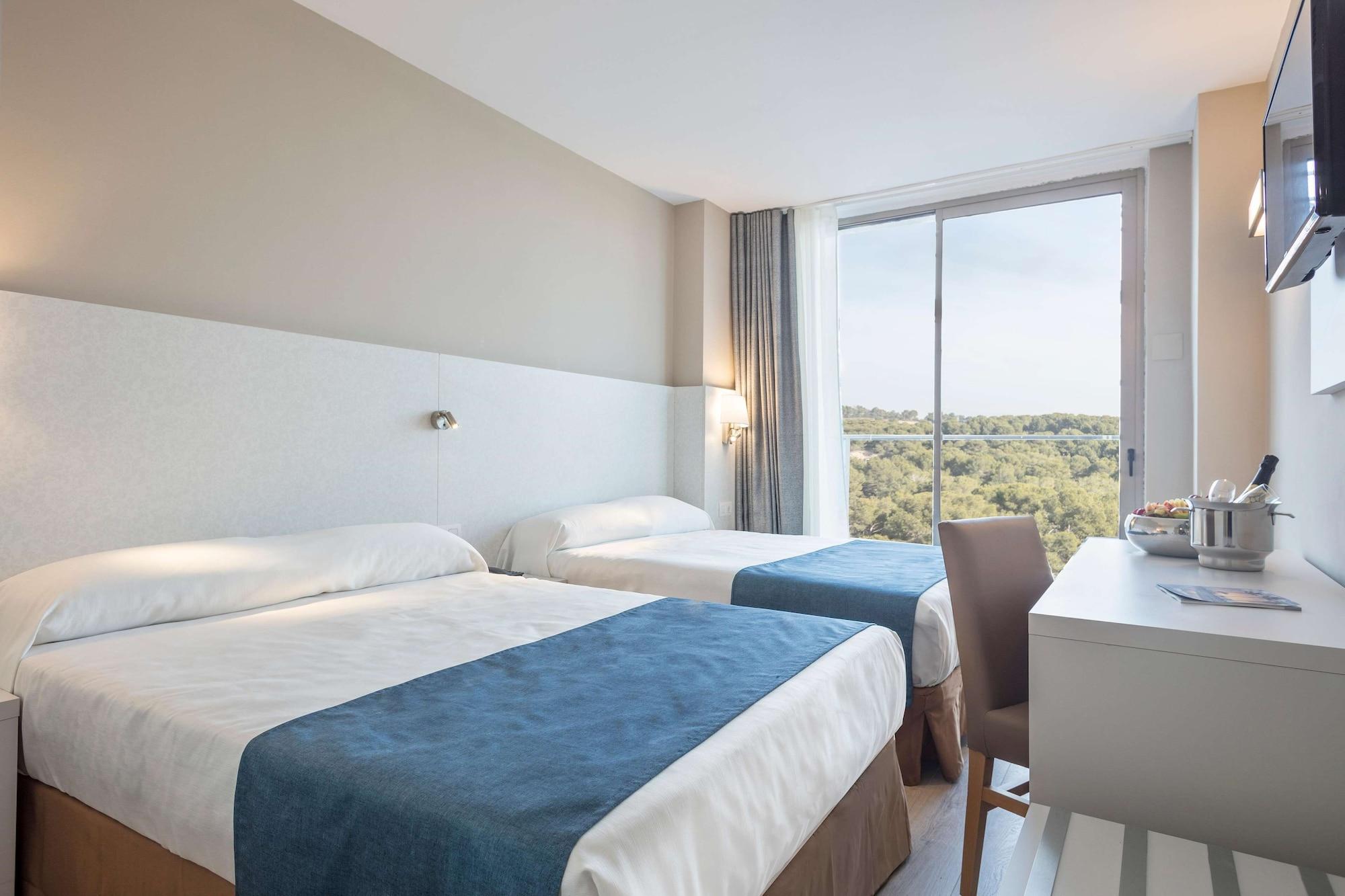 Room, Triple