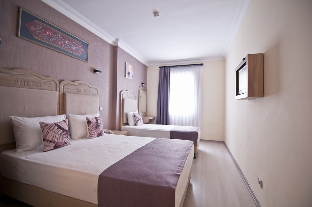 Artefes Hotel 25/70