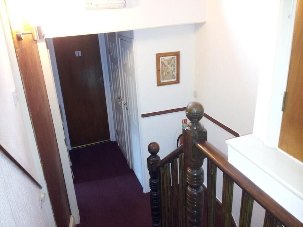 Brampton Guest House 5/50