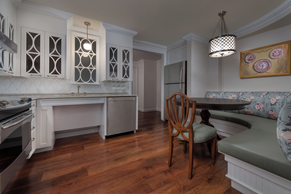 The Villas at Disneys Grand Floridian Resort and Spa 30/45
