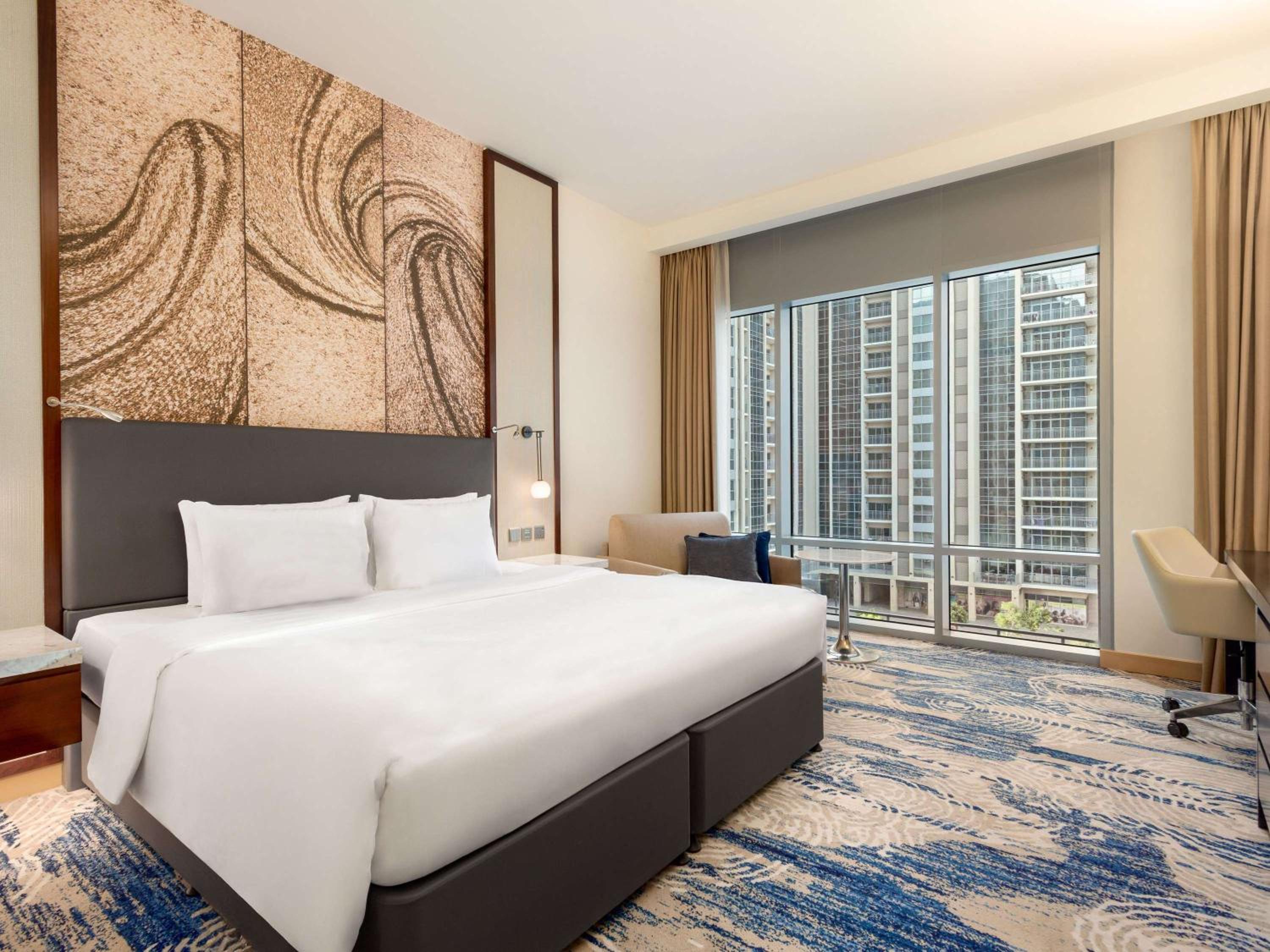 Deluxe, King Bed, Park View, Novotel Dubai Gold District 2/9