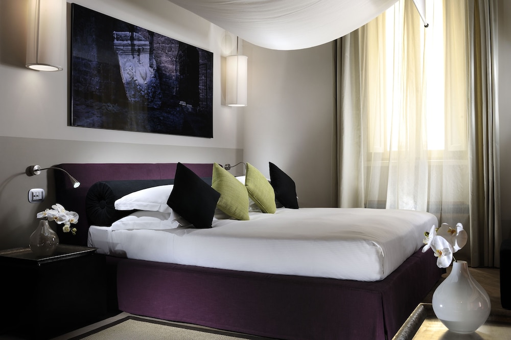 DELUXE, DOUBLE BED