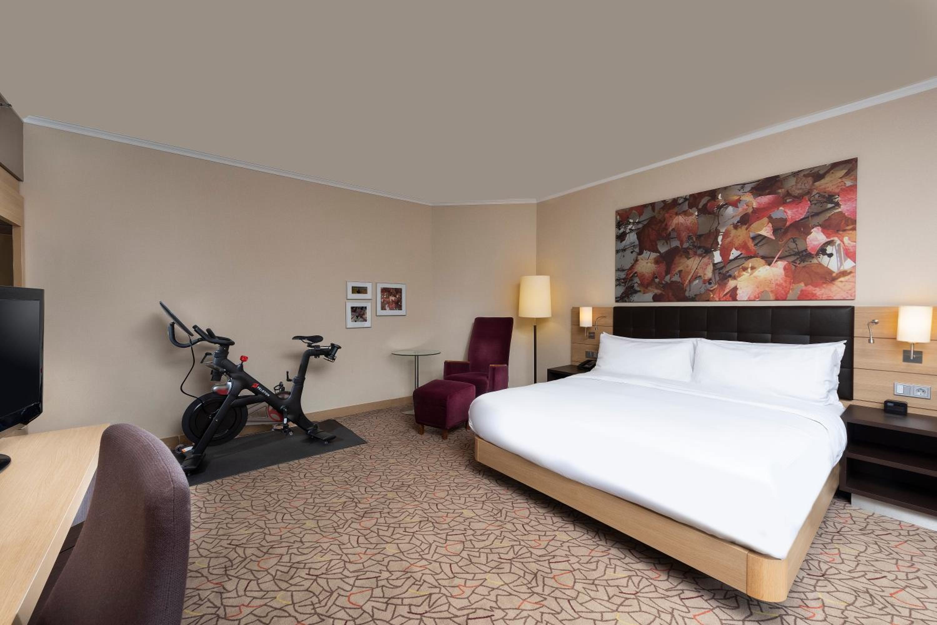 King Bed, Peloton
