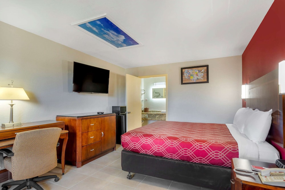 Econo Lodge Athens I-75 11/38