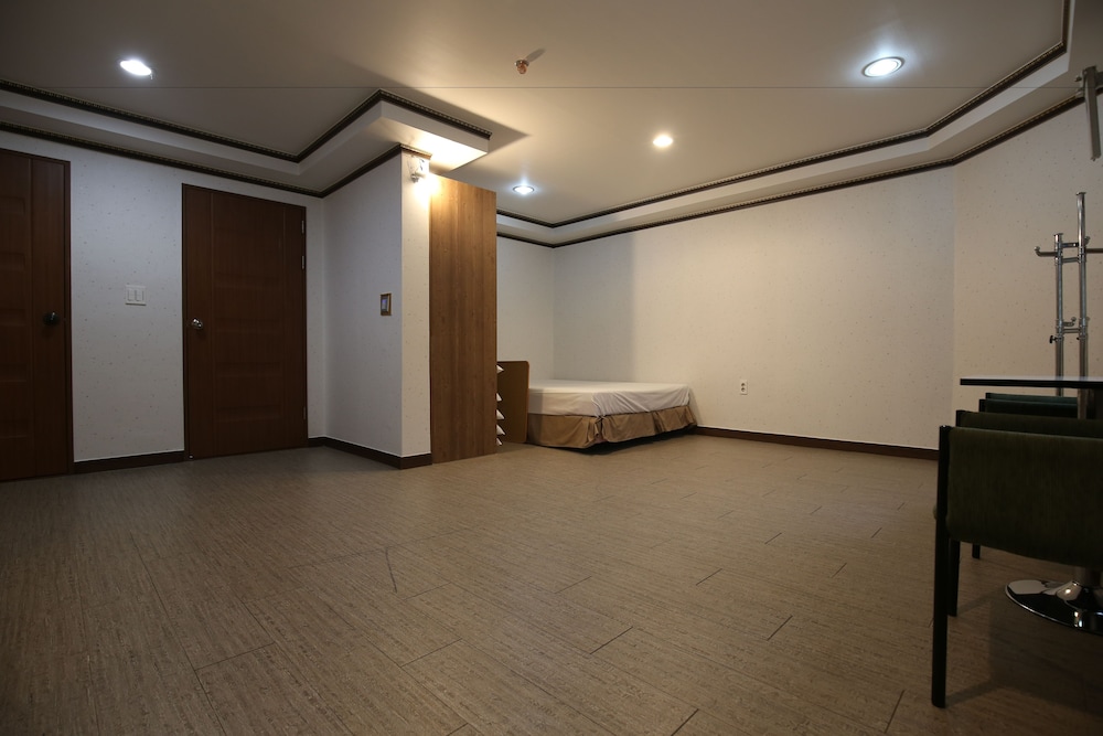 R.I Spa Hotel 26/40