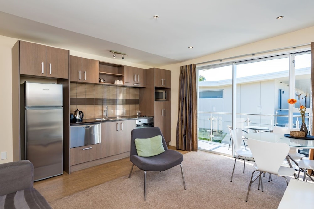 Edgewater Palms Apartments 50/74