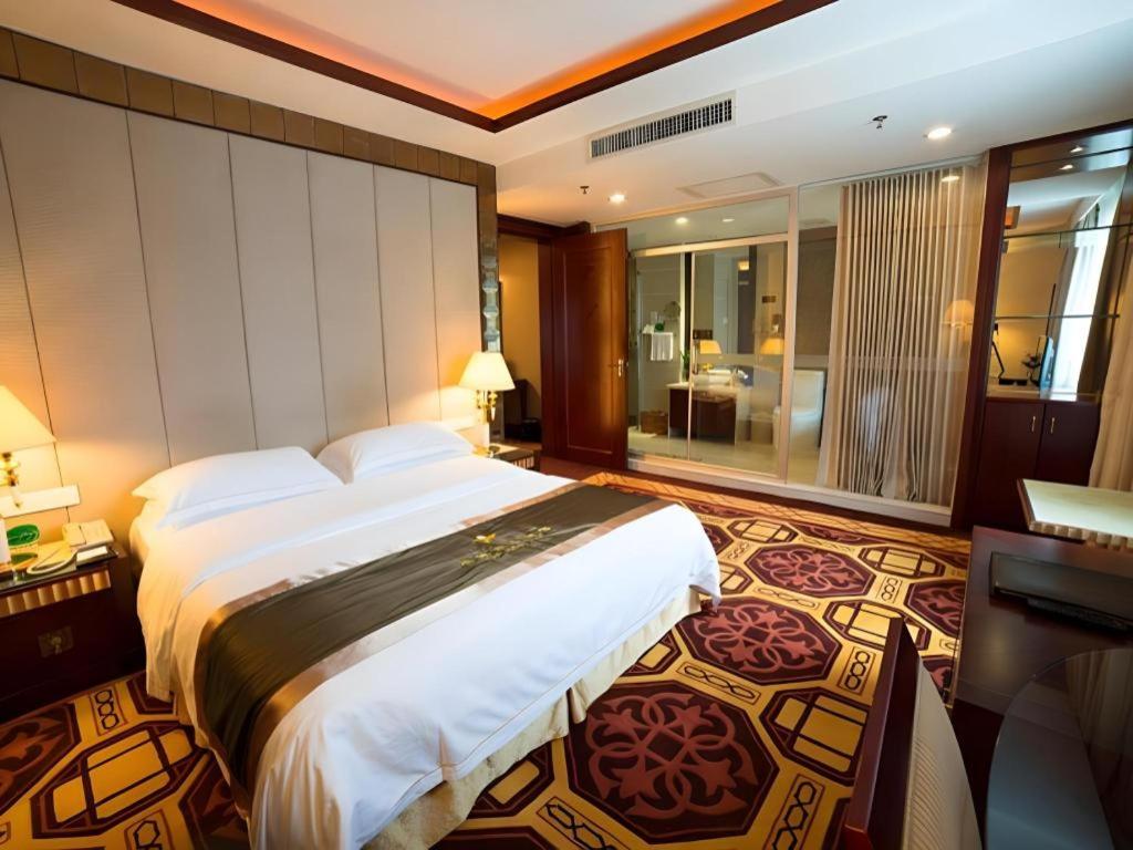 Yijian Haoting Holiday Hotel 23/46