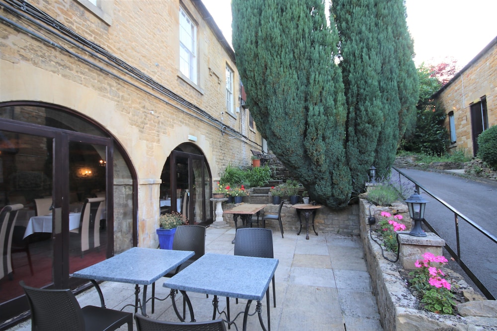 The Crown Hotel 35/47