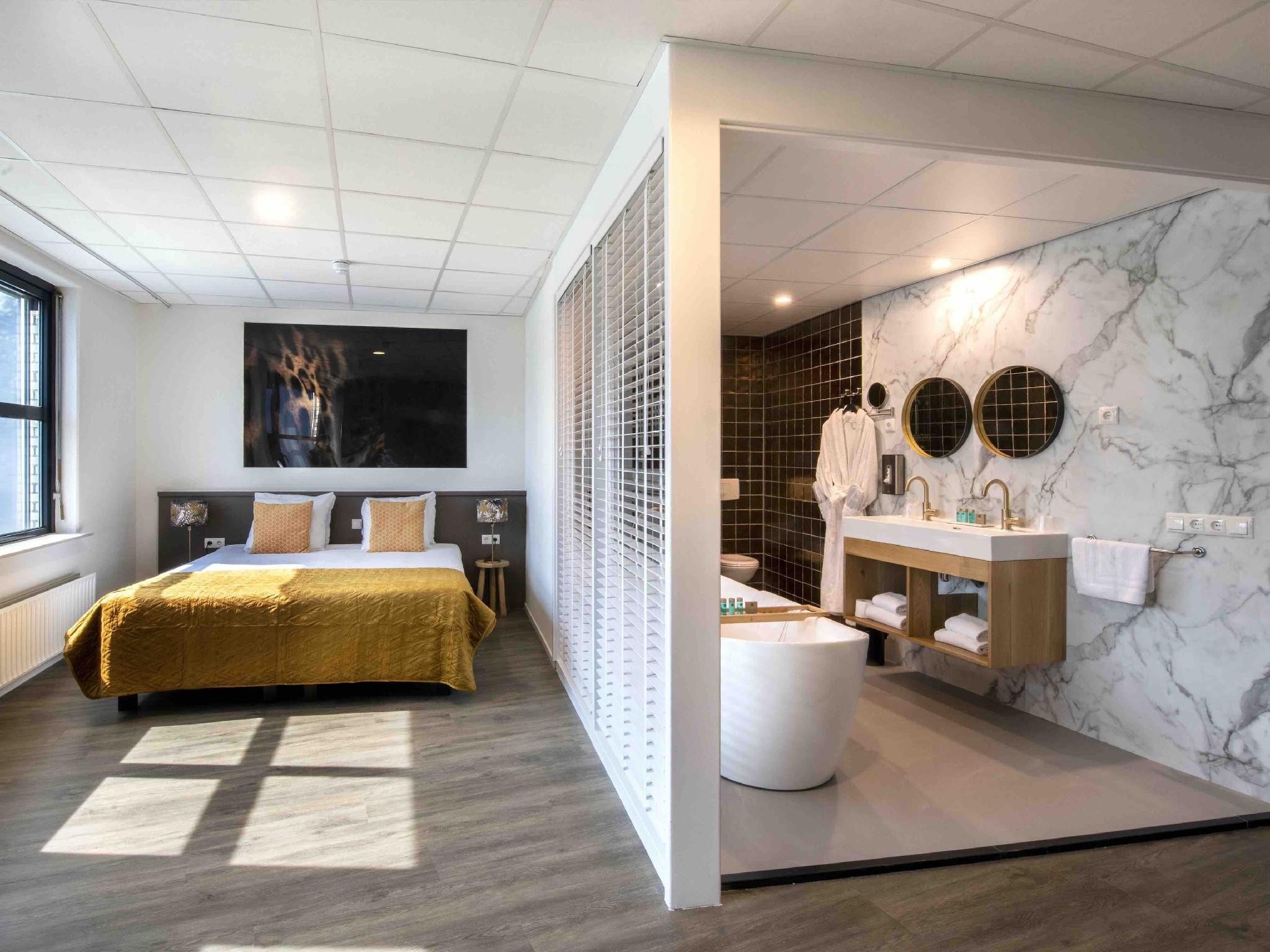 Loft, Junior