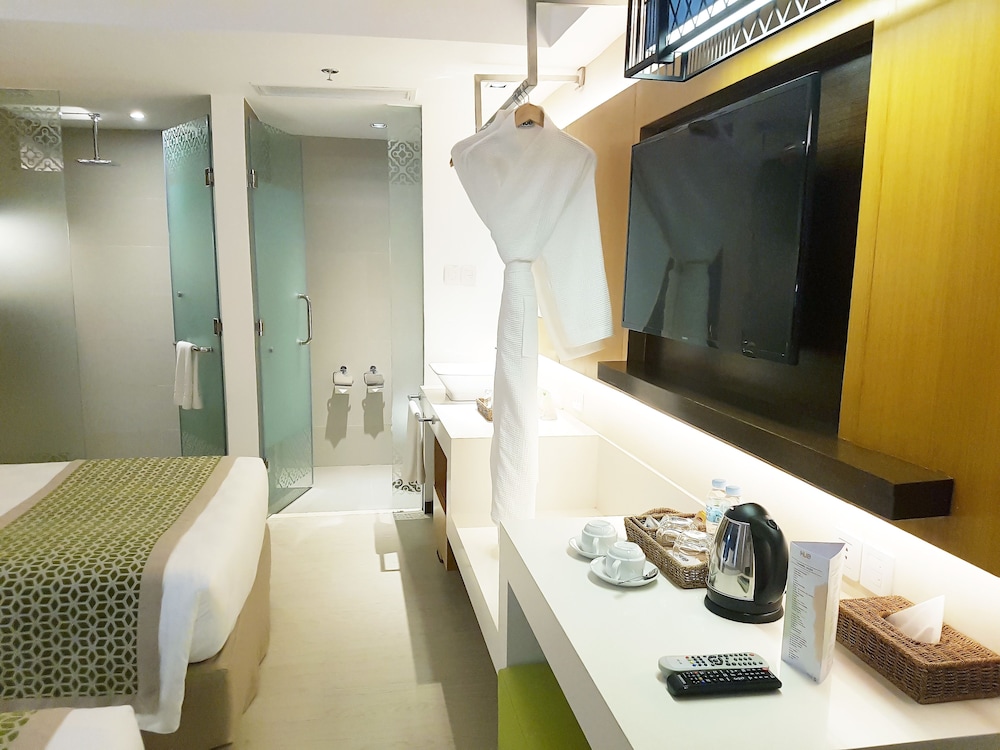 Hue Hotels Resorts Boracay 35/67
