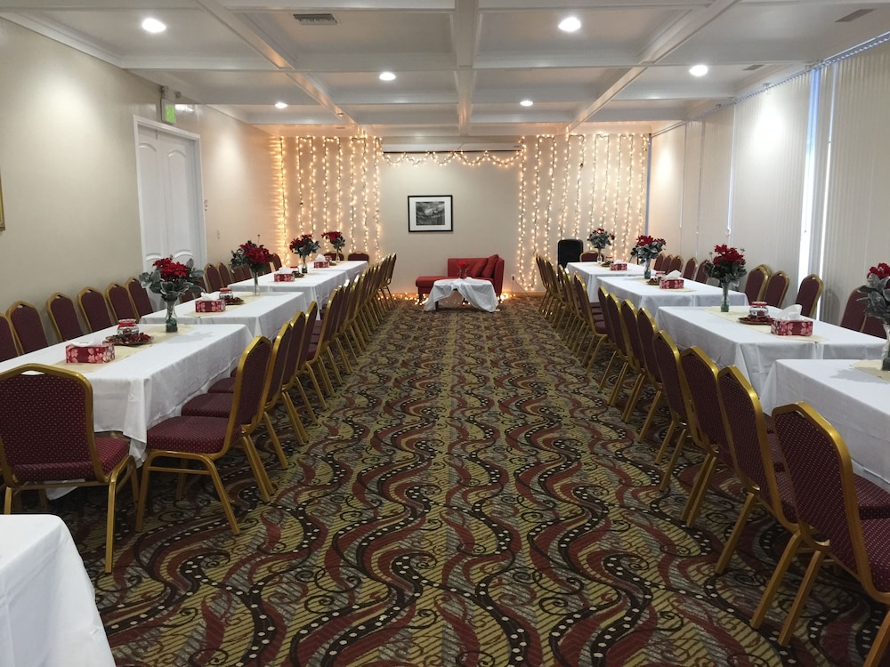 Ramada by Wyndham Sacramento 27/28