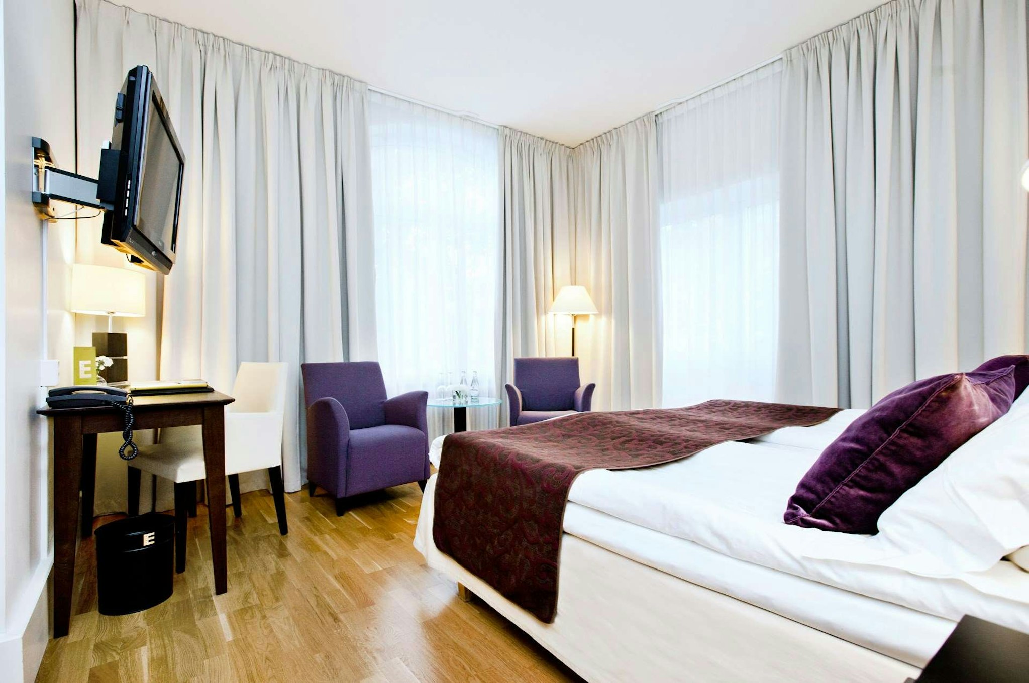 DELUXE, DOUBLE BED