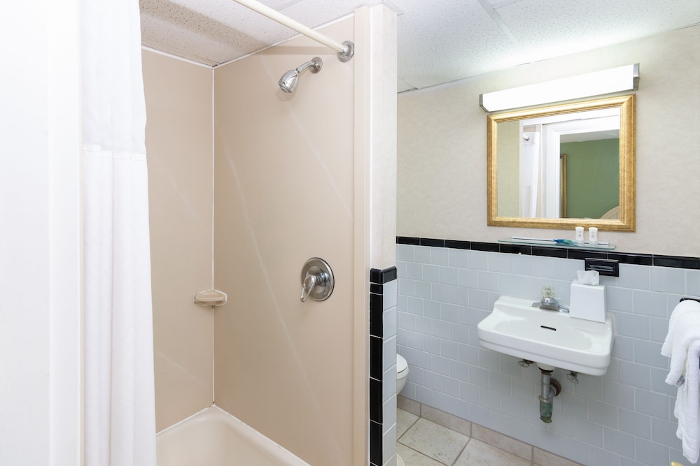 Standard, 2 Queen Beds, Ocean Park Inn 6/6