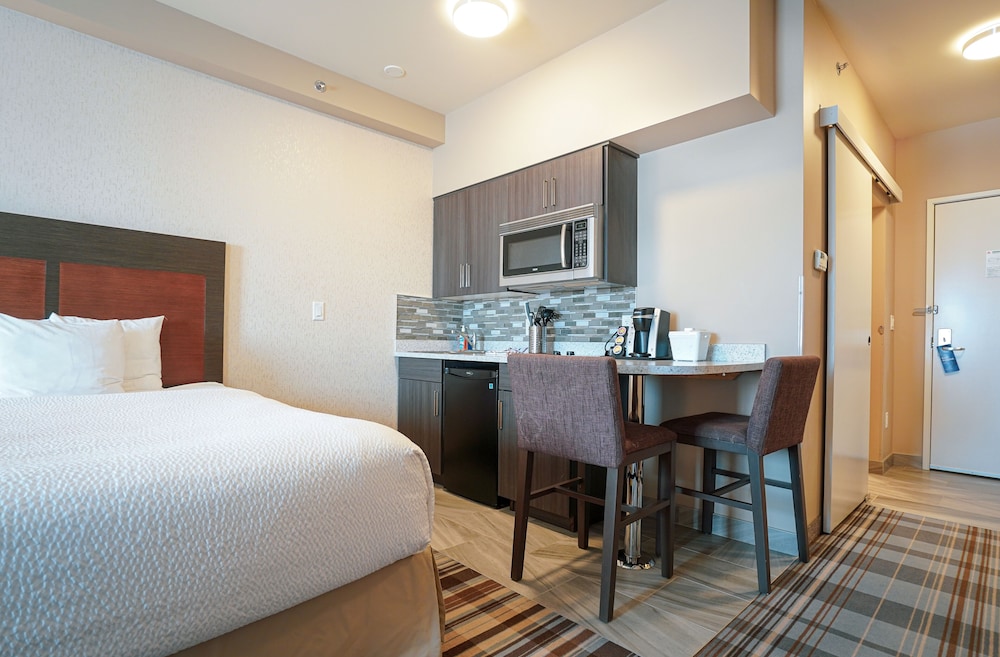 Fairfield Inn & Suites by Marriott Airdrie 20/54