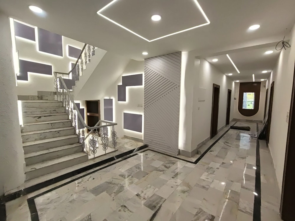 Muskan Hotel 30/48