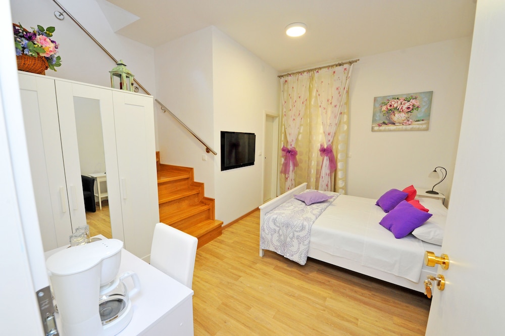 Nirvana Luxury Rooms 38/82