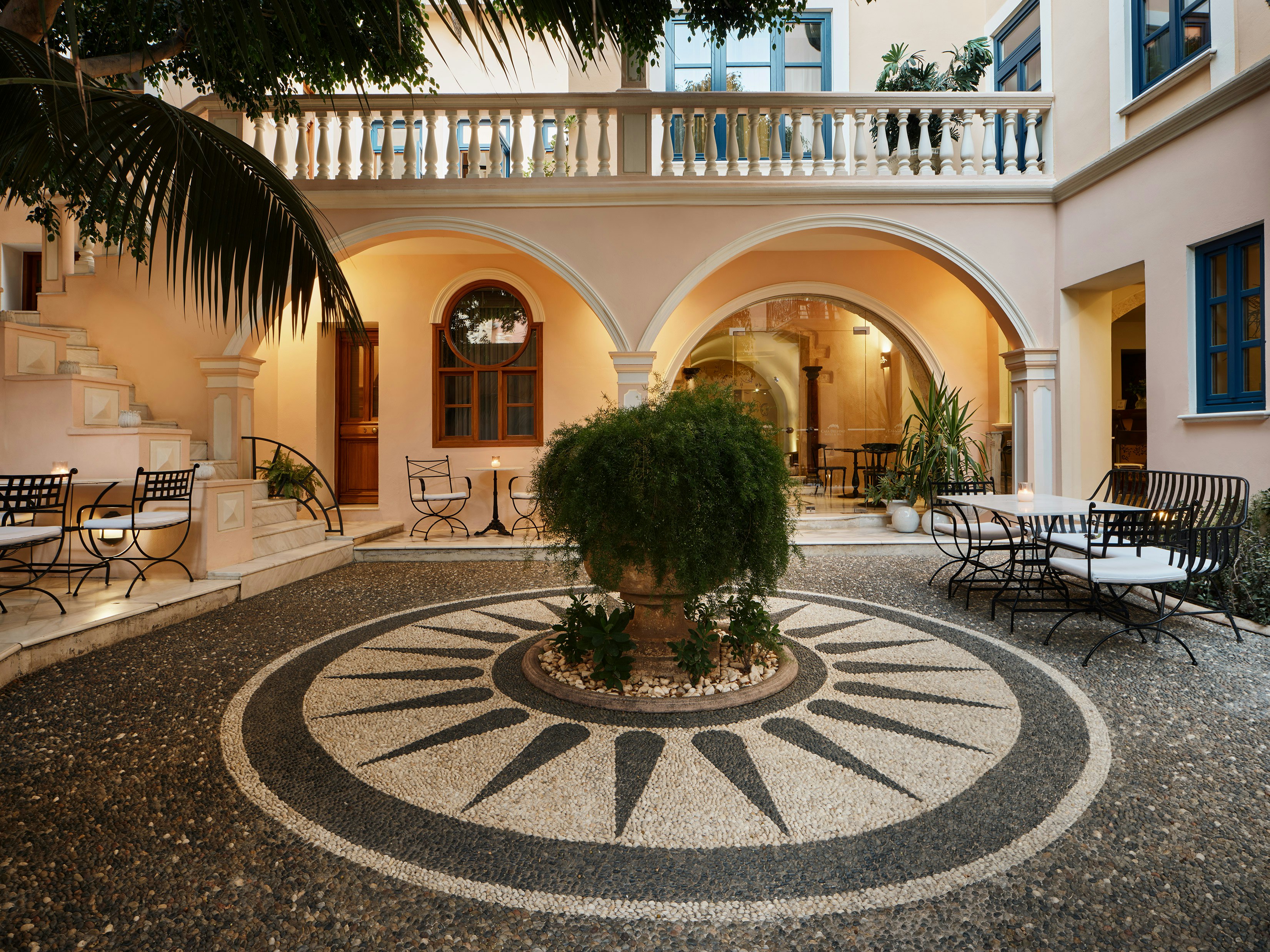 Casa Delfino Suites 89/93