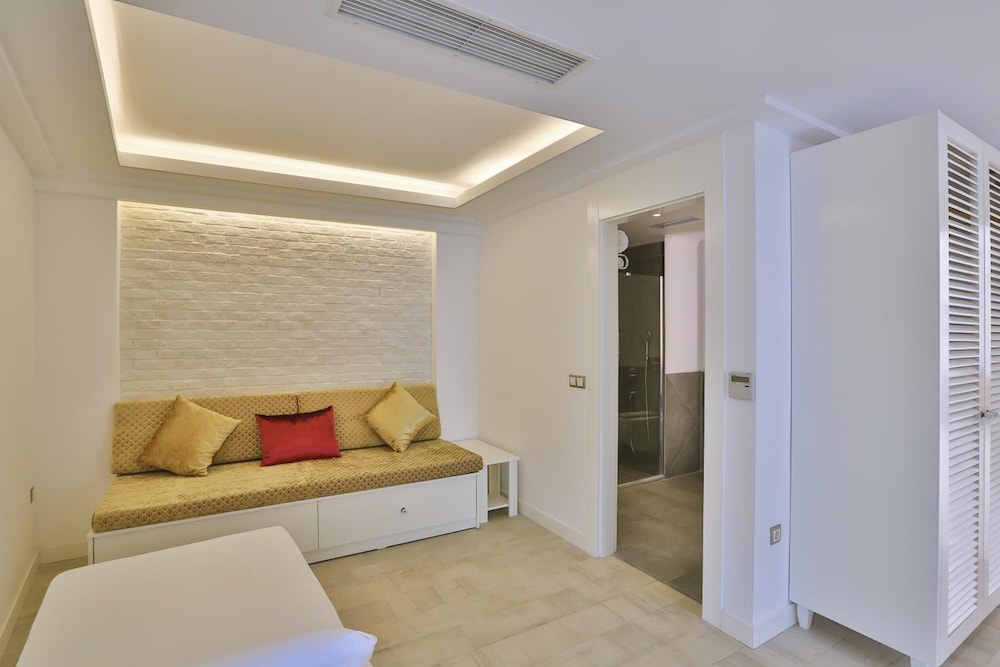 Arnna Hotel 46/67