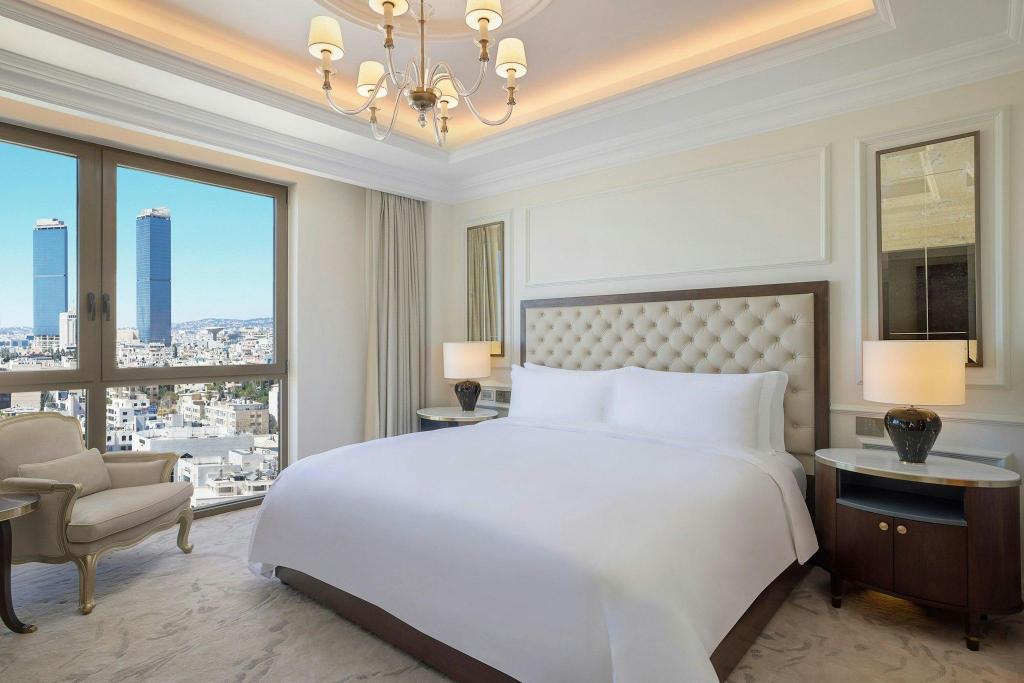 Grand, Suite, King Bed, Skyline View
