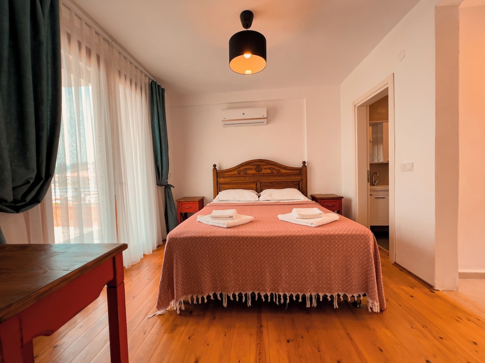 Alice Tatil Evi 7/30