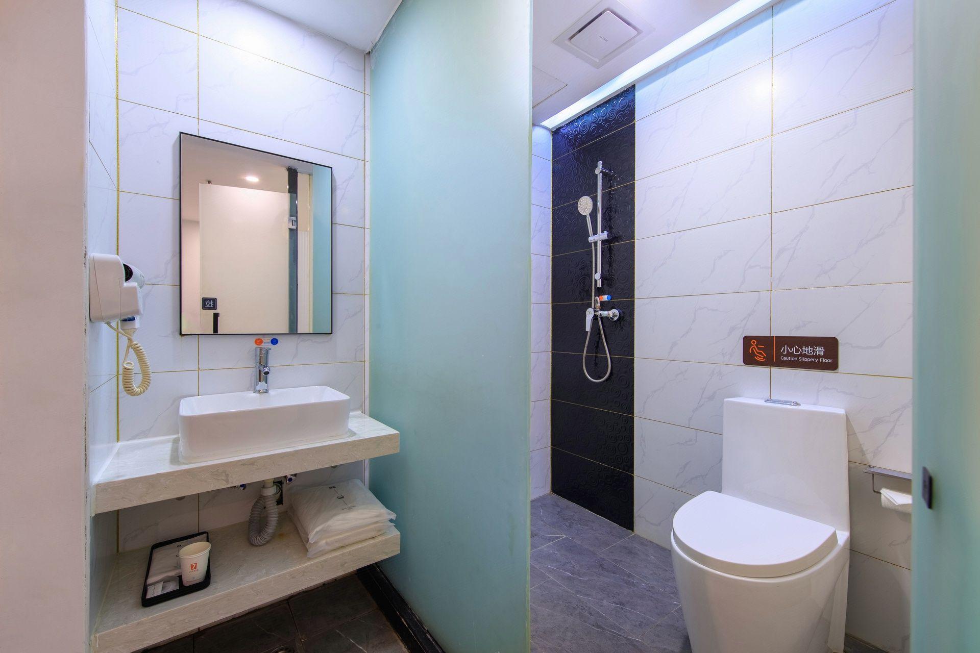 7 Days Inn (Beijing Shangdi Sports University & Qinghe City railway station) 50/55