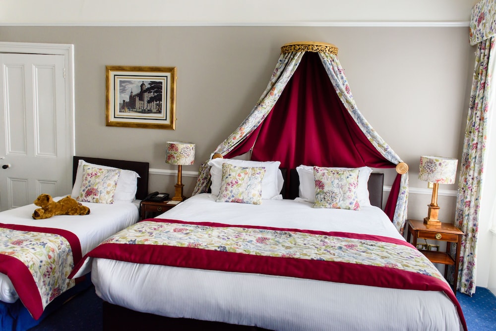 Old Hall Hotel 24/70