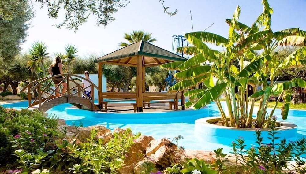 Alex Beach Hotel Bungalows 3/32