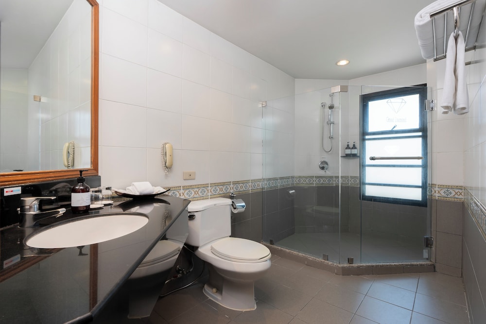GRAND DIAMOND SUITES 69/71