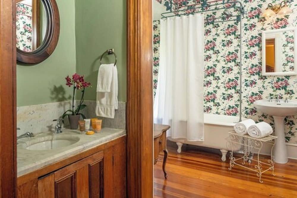 Suite, King Bed, Vineyard View