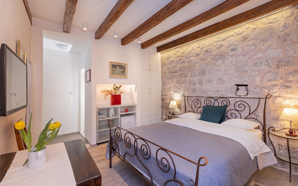 COMFORT, DOUBLE BED