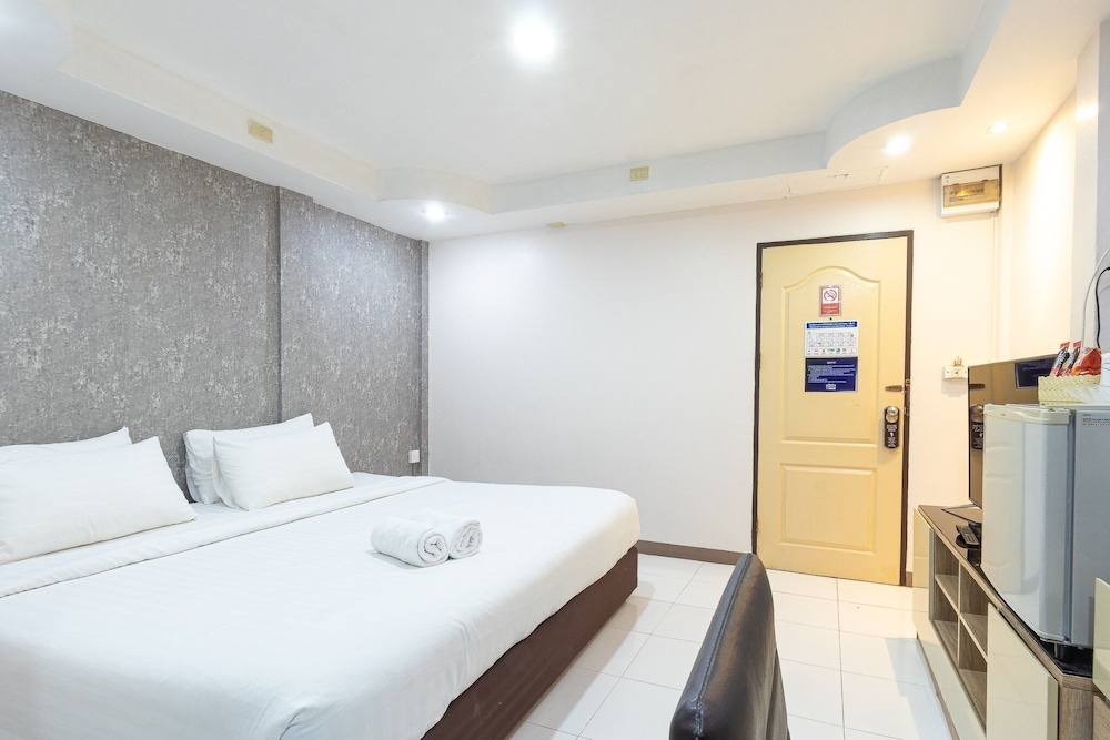 Bed By Tha-Pra Hotel And Apartment 14/36
