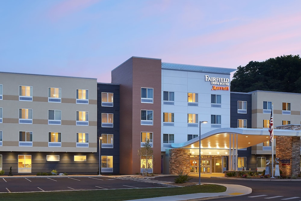 Fairfield Inn Suites Springfield Northampton Amherst 2/52