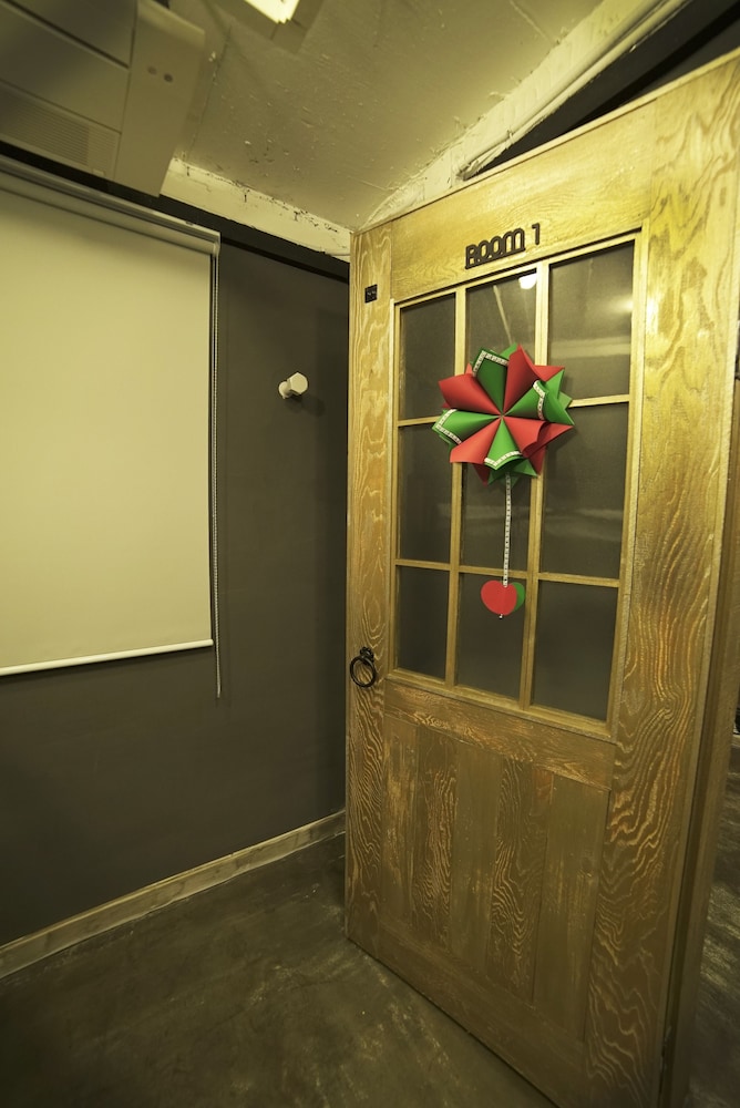 That House - Hostel 6/57