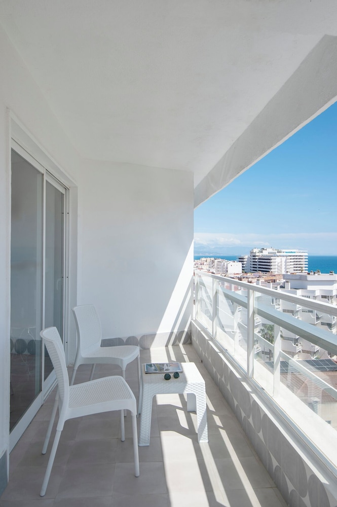 جناح جونيور بسريرين منفصلين بشرفة، Hotel Costa Malaga (Adults Recommended) by Pierre & Vacances 10/10
