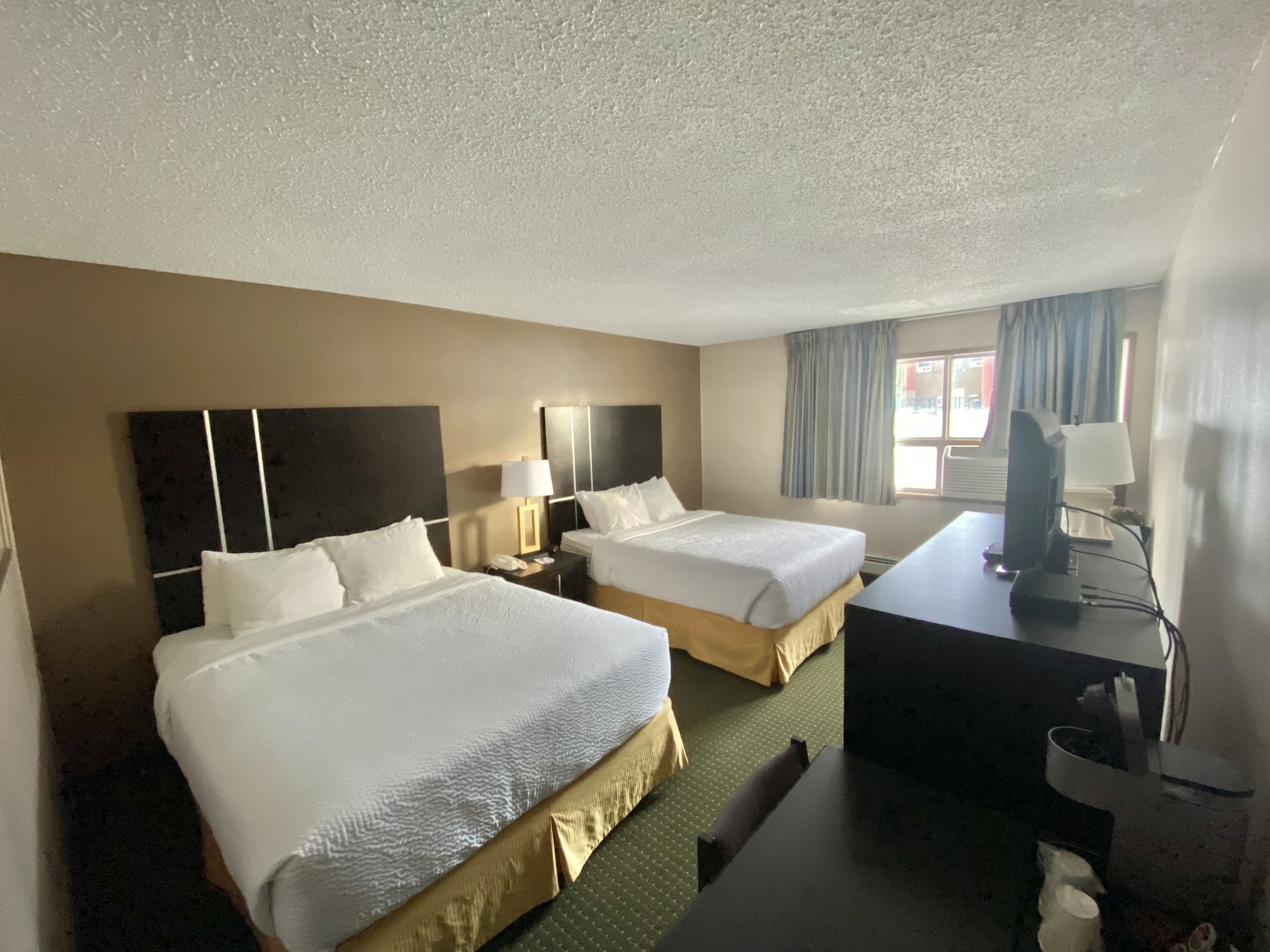 غرفة بسريرين كوين، Ramada by Wyndham Whitecourt 3/5