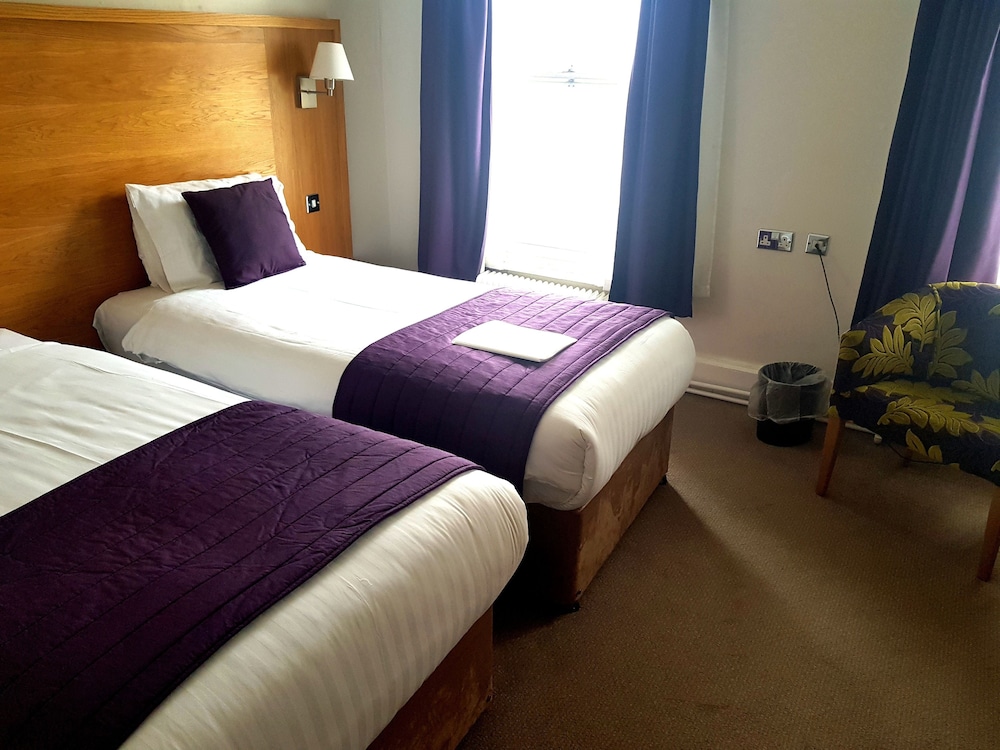 Chequers Hotel 25/58