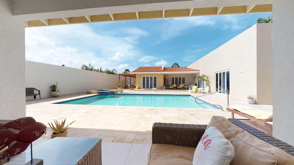 Arubas Bakval Suites 18/50