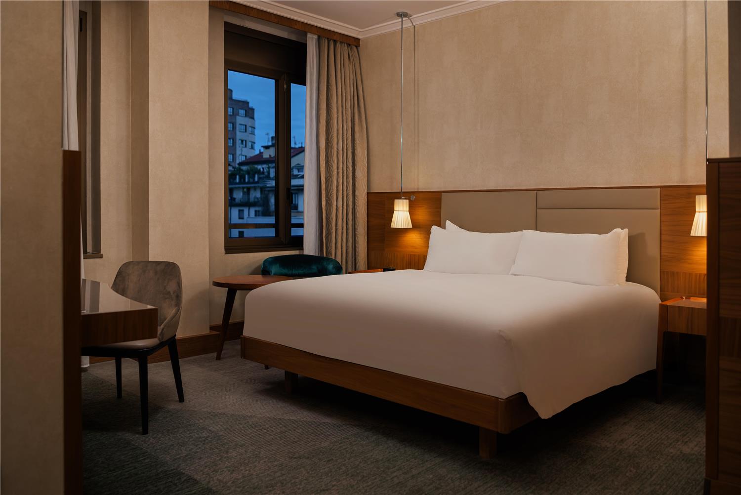 Deluxe, King Bed