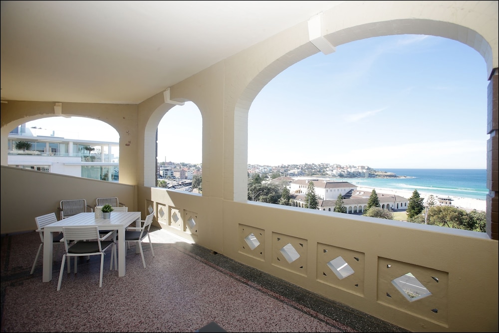 HOTEL BONDI 61/67
