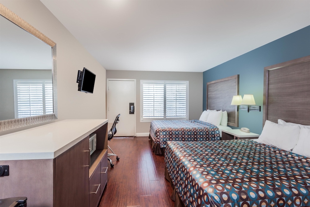 Hotel 414 Anaheim 17/66