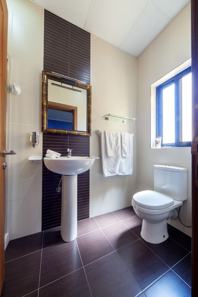 Port View Guest House 35/38