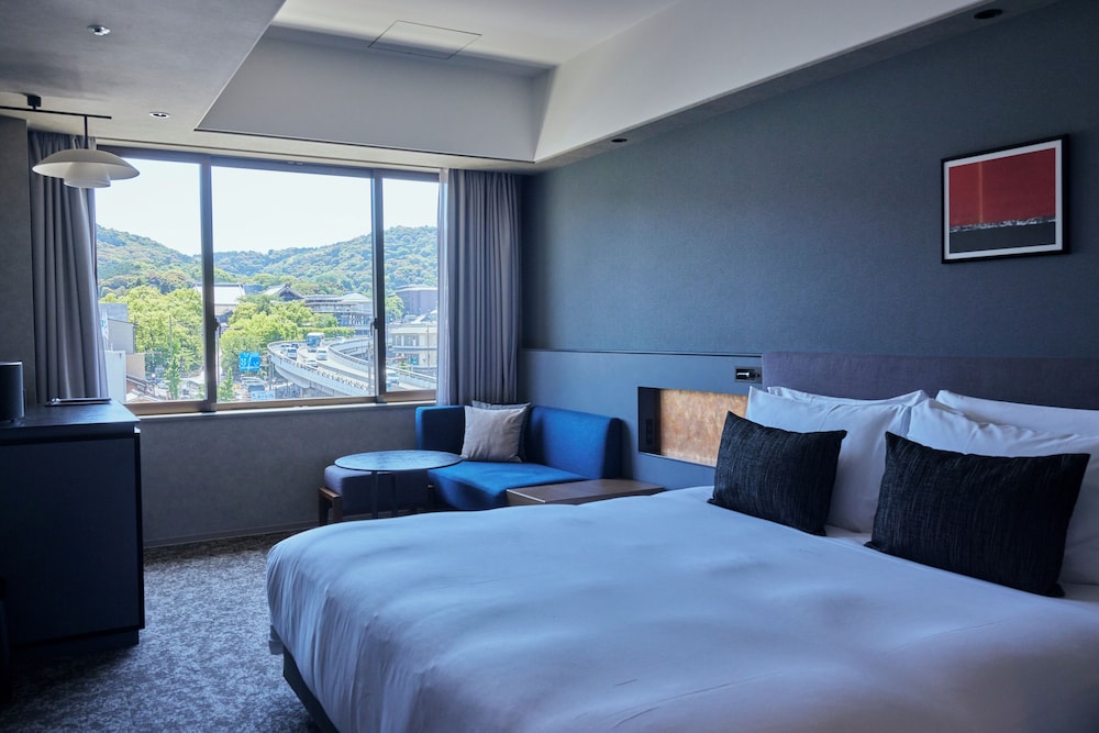 EXECUTIVE, KING BED, TOP FLOOR
