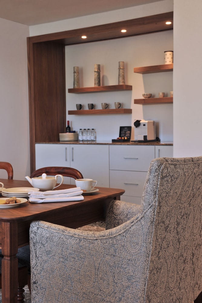 Vineyard Hotel 39/59
