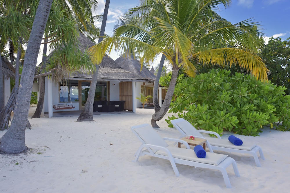 Angaga Island Resort And Spa 51/57
