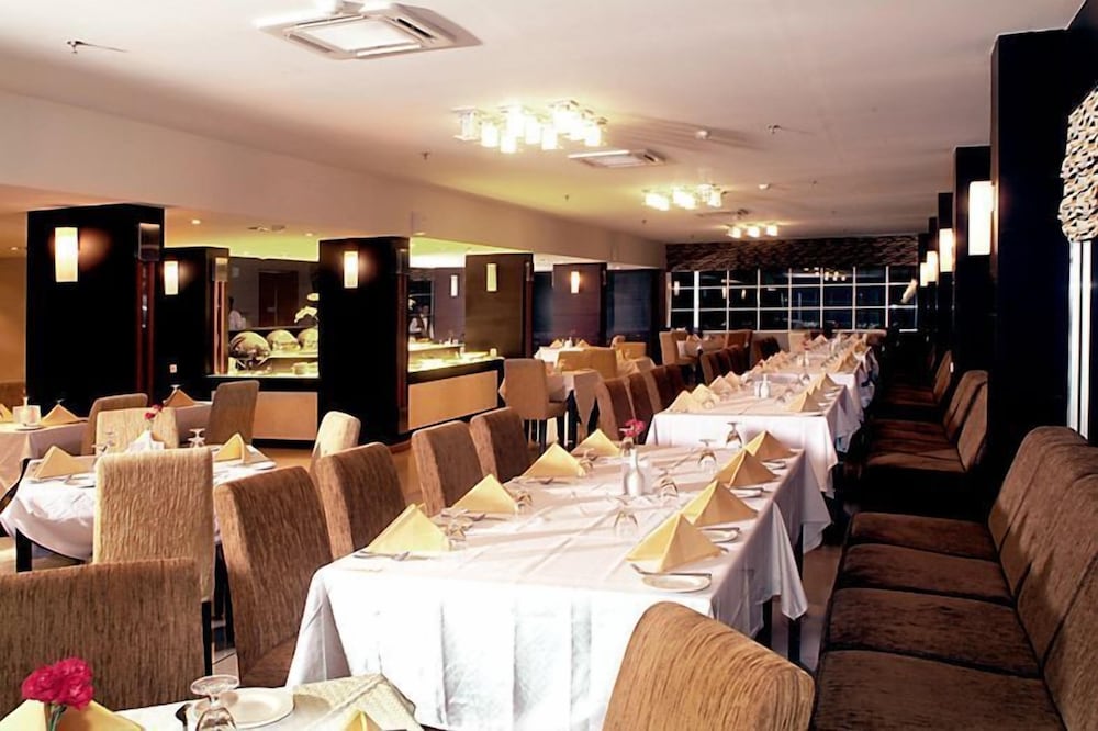Serela Riau Hotel Bandung 61/71